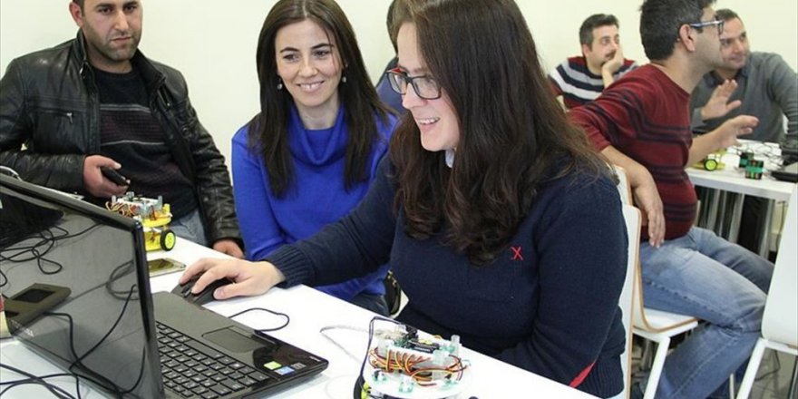 Öğretmenler Gezegenevi'nde 'kodlama' öğreniyor