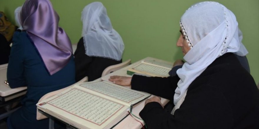 60 yaşından sonra Kur'an okumayı öğrendiler
