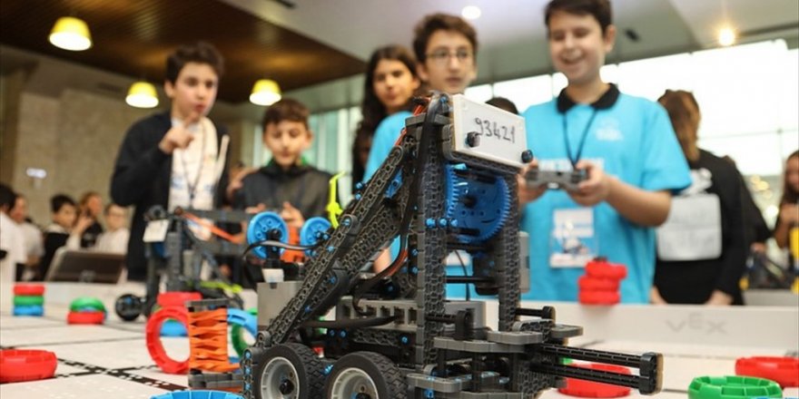 Geleceğin robot tasarımcıları yarıştı