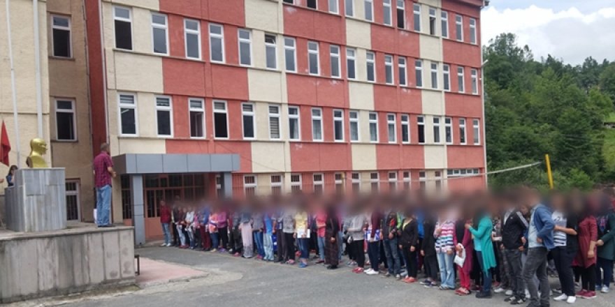 Kendisini uyardı diye okul müdürünü yumrukladı