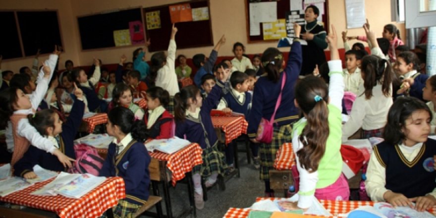 Ders ücreti karşılığında çalışanlar 2.406 TL az ücret alıyor