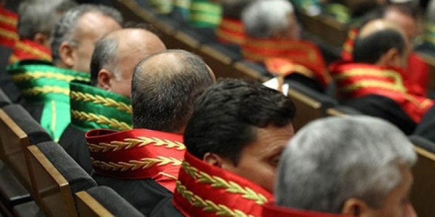 HSK, 17 hakim ve savcıyı FETÖ'den açığa aldı