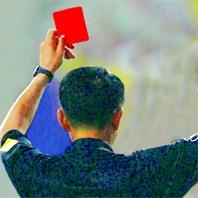 Düdüğü ağzıyla çalıyor