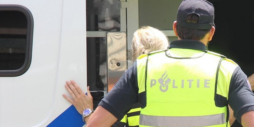 Başörtüsünü çıkarmayan çocuk darbedildi