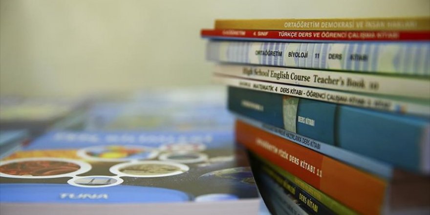 Ders kitapları milli yazılım ile incelenecek