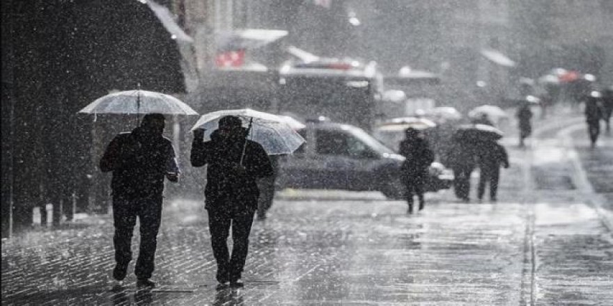 İstanbul'u fırtına vurdu! Meteoroloji'den son dakika peş peşe uyarılar!