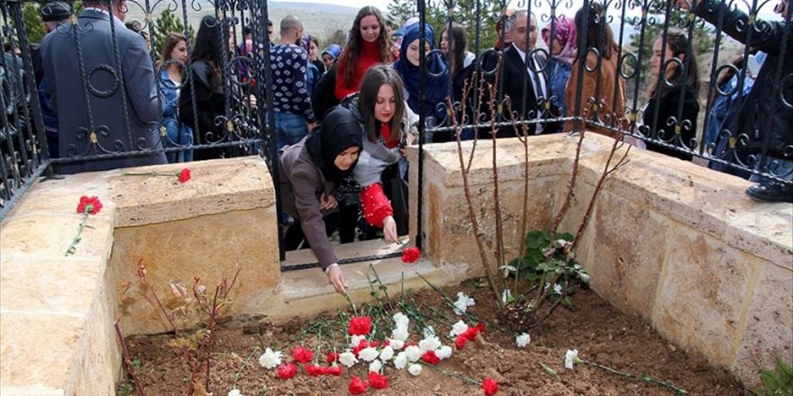 Aşık Veysel mezarı başında anıldı
