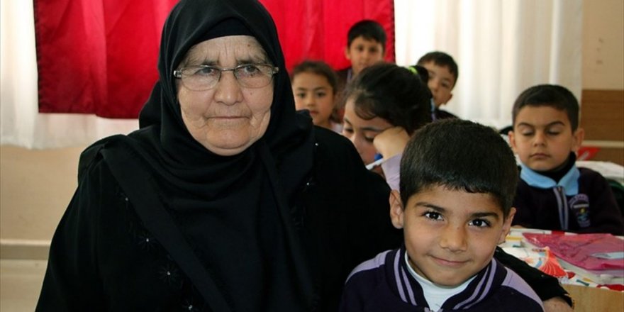 Babaanne ile torunun eğitim seferberliği