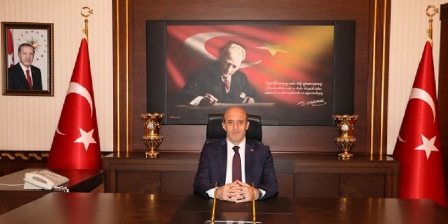 Geç kalan öğrencileri derse Vali yetiştirdi