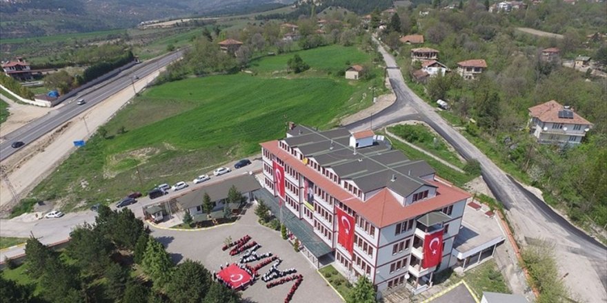 Öğrencilerden Mehmetçiğe 'Vatan' koreografili destek