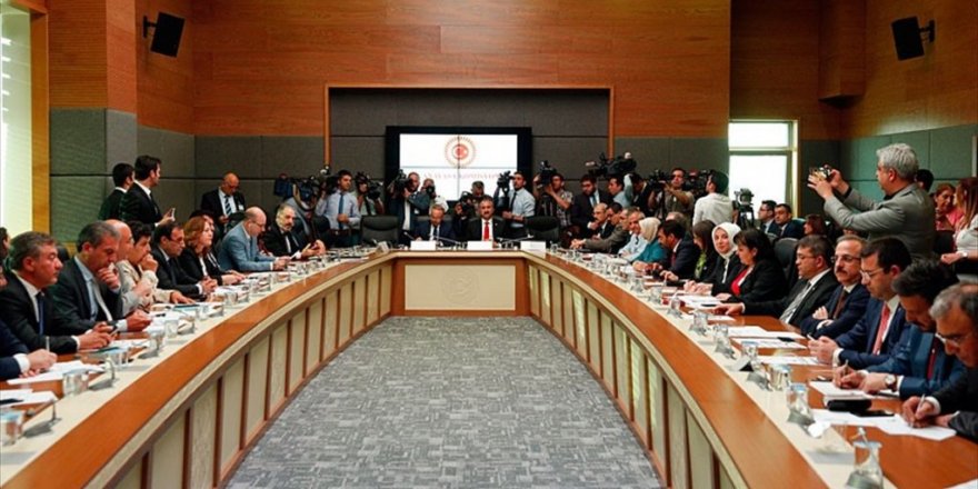 Erken seçim teklifi Anayasa Komisyonunda kabul edildi