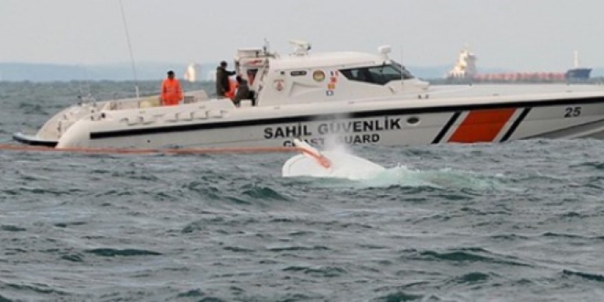 FETÖ'cülerin teknesi kayalıklara çarptı, 16 kişi yakalandı