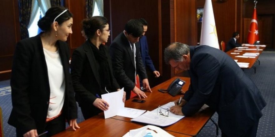 AK Parti'de adaylık başvuruları 29 Nisan'da sona erecek