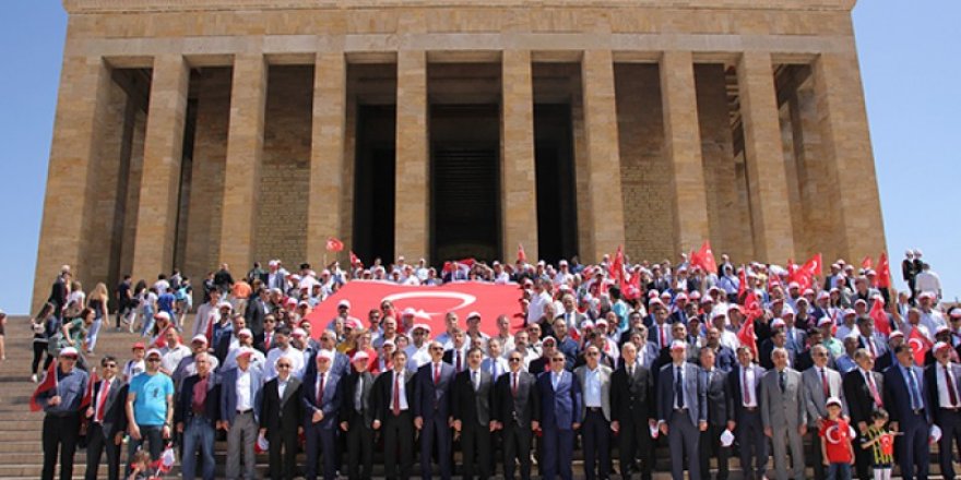 Türkiye Kamu-Sen: 1 Mayısta Ata'mızın Huzurundayız!