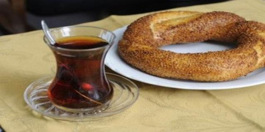 Memur cepten yemeye başladı