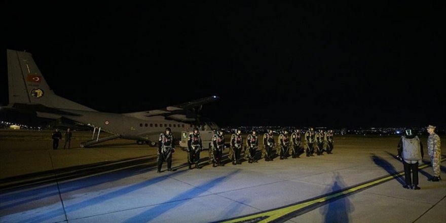 'Yarasa komandolar' gece atlayışıyla göz doldurdu