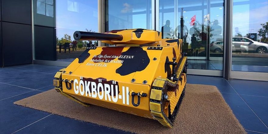 Üniversite öğrencileri elektromanyetik fırlatıcılı mini tank yaptı