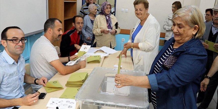 Türkiye genelinde oy verme işlemi başladı