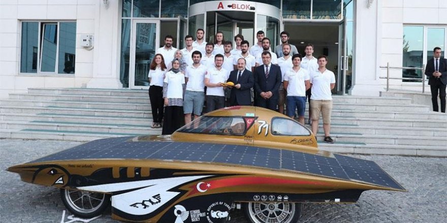 Bakan Varank İTÜ Güneş Arabası Ekibi'ni kabul etti