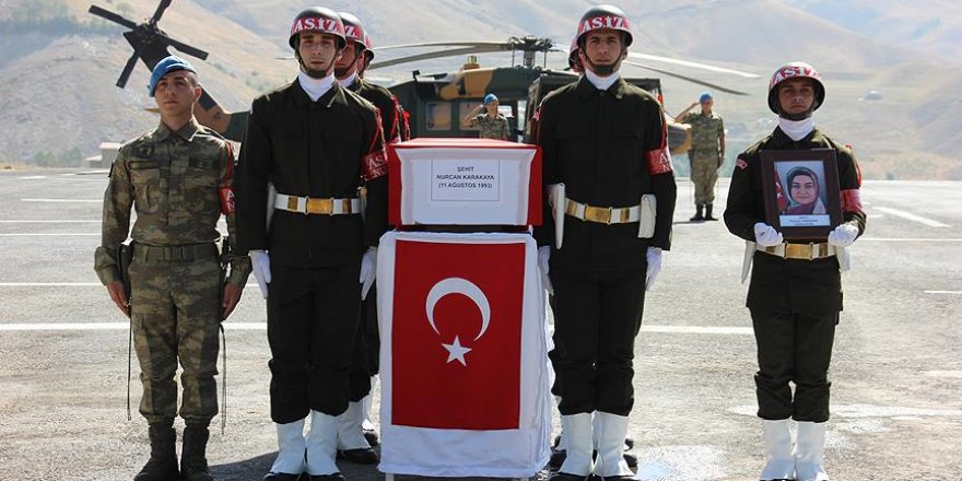 Şehit anne ve bebeğine veda