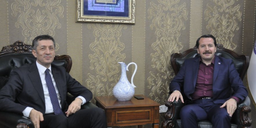 Bakan Ziya Selçuk'tan Eğitim-Bir-Sen'e Ziyaret