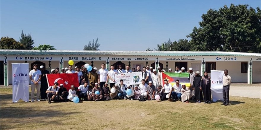 TİKA gönüllülerinden Mozambikli öğrencilere ziyaret