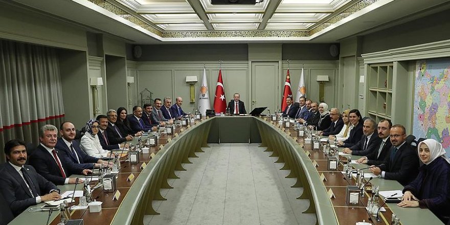 Ak Parti'de Yeni MYK Görev Dağılımı Belli Oldu