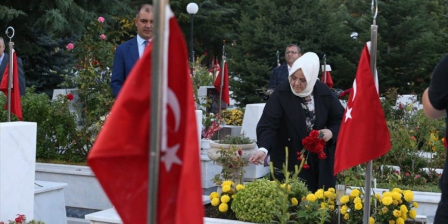 Bakan Selçuk'tan şehit ailelerine ziyaret