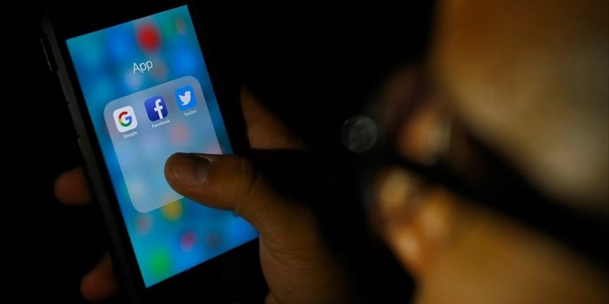 Facebook ve Twitter ABD Kongresini ikna edemedi