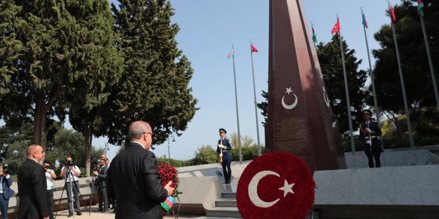 Cumhurbaşkanı Erdoğan'dan Azerbaycan'da şehitlik ziyareti