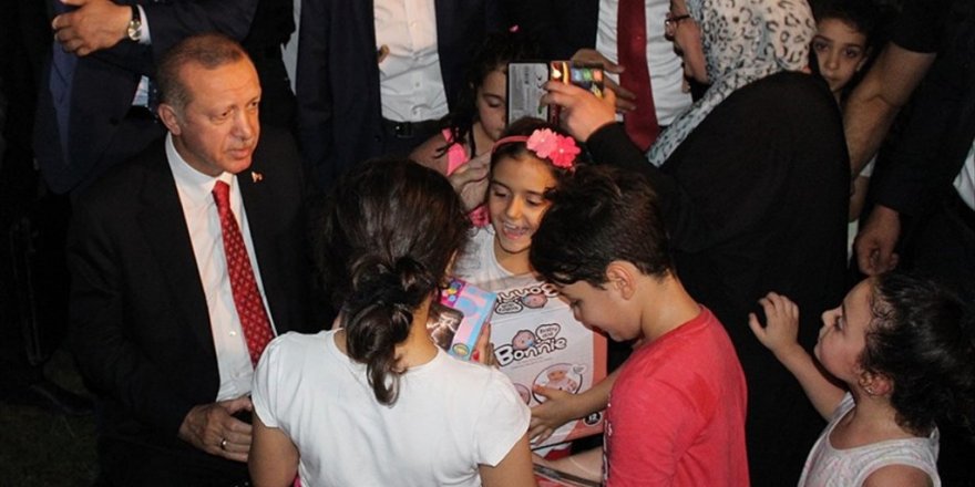 Erdoğan piknik yapan vatandaşlarla sohbet etti