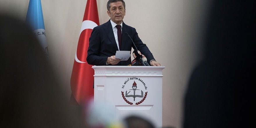 Bakan Selçuk'tan öğretmen meslektaşlarına mesaj!