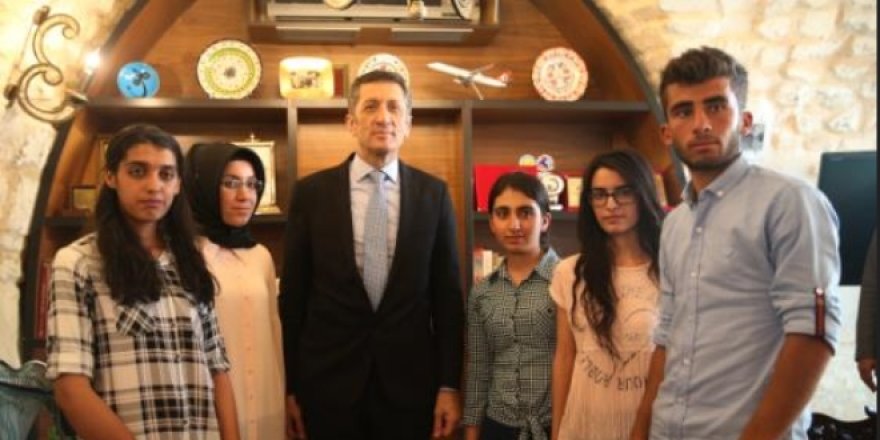 Bakan Selçuk, Siverekli 'sıra dışı gençler'le buluştu