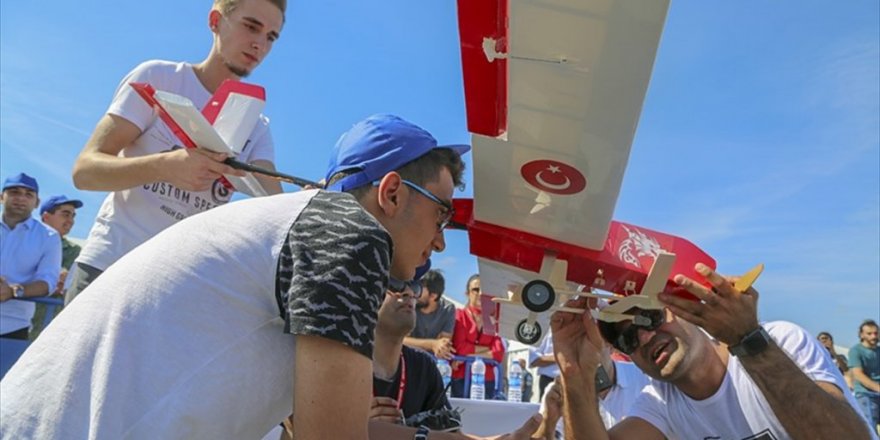 Gençlerin hayalleri, İstanbul Yeni Havalimanı’nda göklere yükseldi