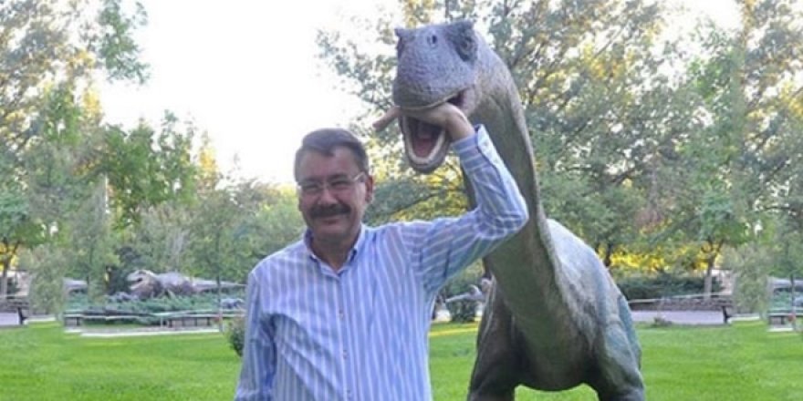 Melih Gökçek'in dinozorları Trabzon'a gönderildi