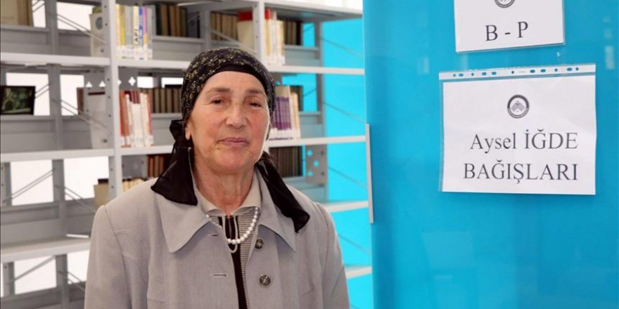 Emekli öğretmenden üniversite kütüphanesine kitap bağışı