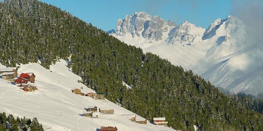 Kaçkarlar 'beyaz gelinliği'yle bir başka güzel