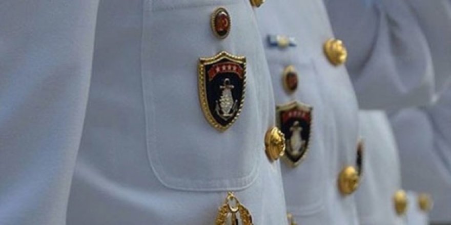 Deniz Kuvvetleri'nde 12'si halen görevde 30 askere gözaltı