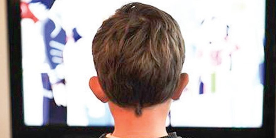 Ekran karşısında uzun süre kalan çocuklar risk altında