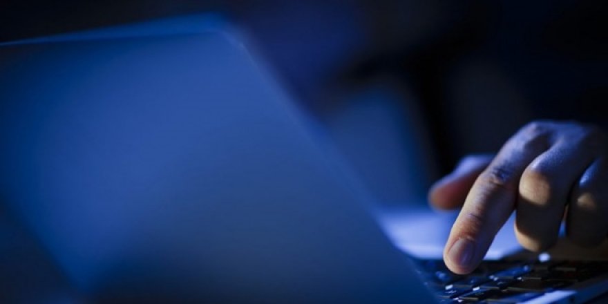 Okul müdürünün bilgisayarında pornografik resimler