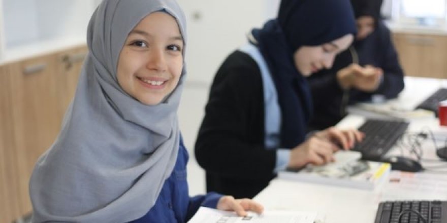 İmam Hatipli kızlar robot yarışmasında ülkemizi temsil edecek