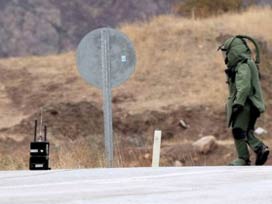 Öğrenciler mayın temizleme işine elattı