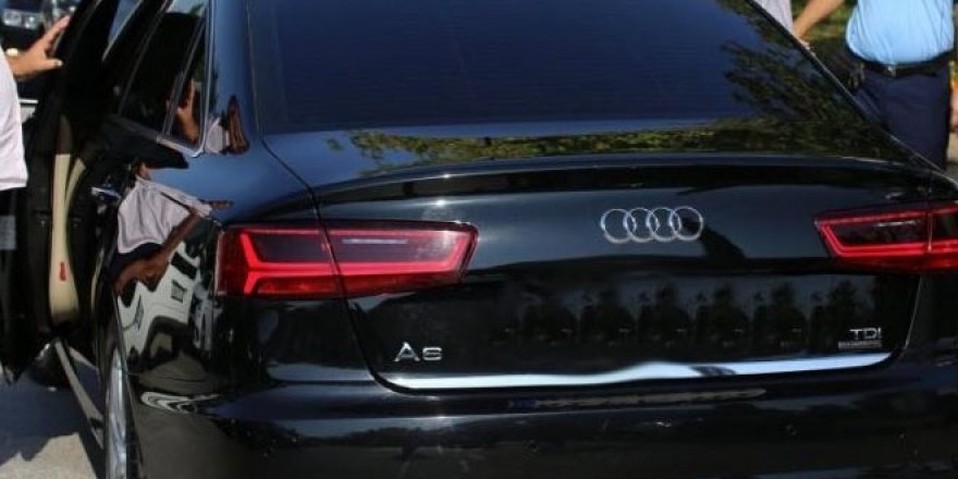 Belediye başkan makam aracını sattı, öğrencilere harcadı