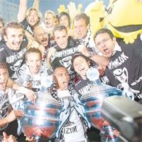 İki kupa kaldırdı 100 milyon dolarla tarihi gelir yakaladı