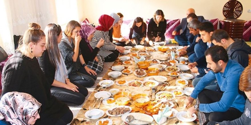 Köy Sakinleri "Öğretmenleri Misafir Etme Listesi" Oluşturdu