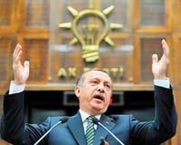 Vatanseverliğimizi test etmek, haddiniz değil