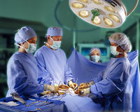 Ameliyathane kapısını kim açıyor?