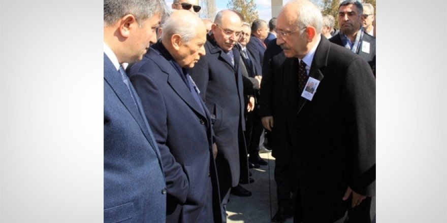 Bahçeli ellerini cebinden çıkarmadı