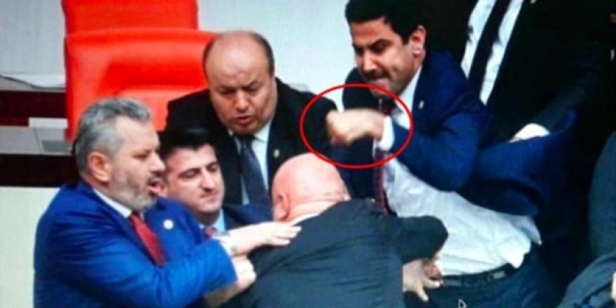 AK Partili vekilin eli, Özkoç'a attığı yumruk nedeniyle kırıldı