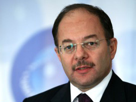 Bakan özel hastanelere resti çekti